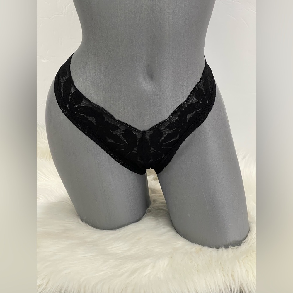 Victoria’s Secret Pink Lacie Brazilian Thong  Panty Underwear. NWT